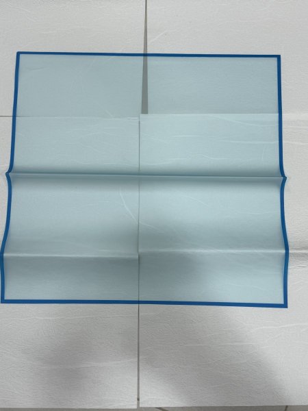 ازرق غامق شفاف